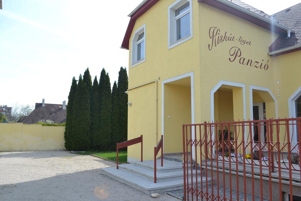 Kiskut Liget Pension Győr Buitenkant foto