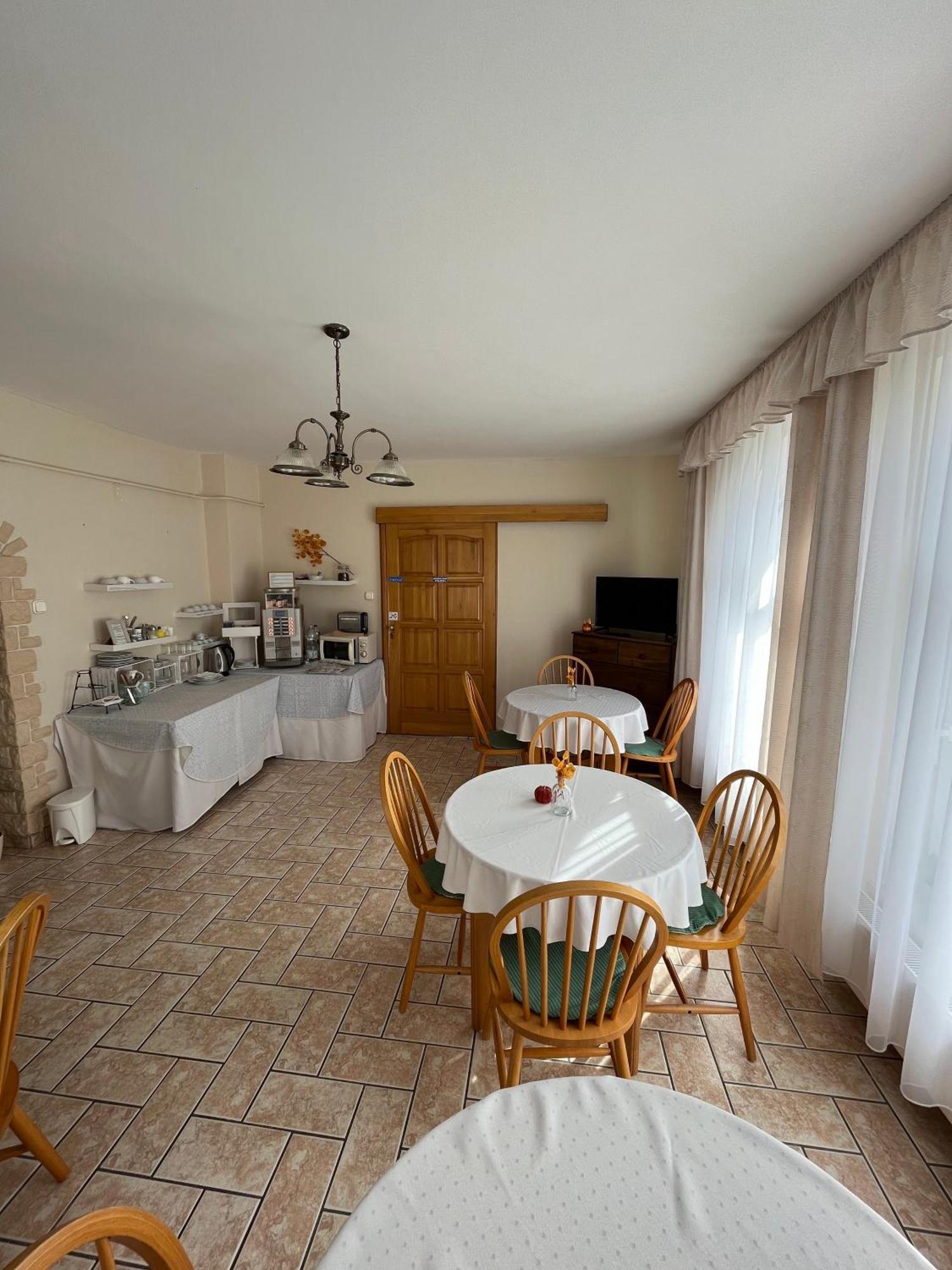 Kiskut Liget Pension Győr Buitenkant foto