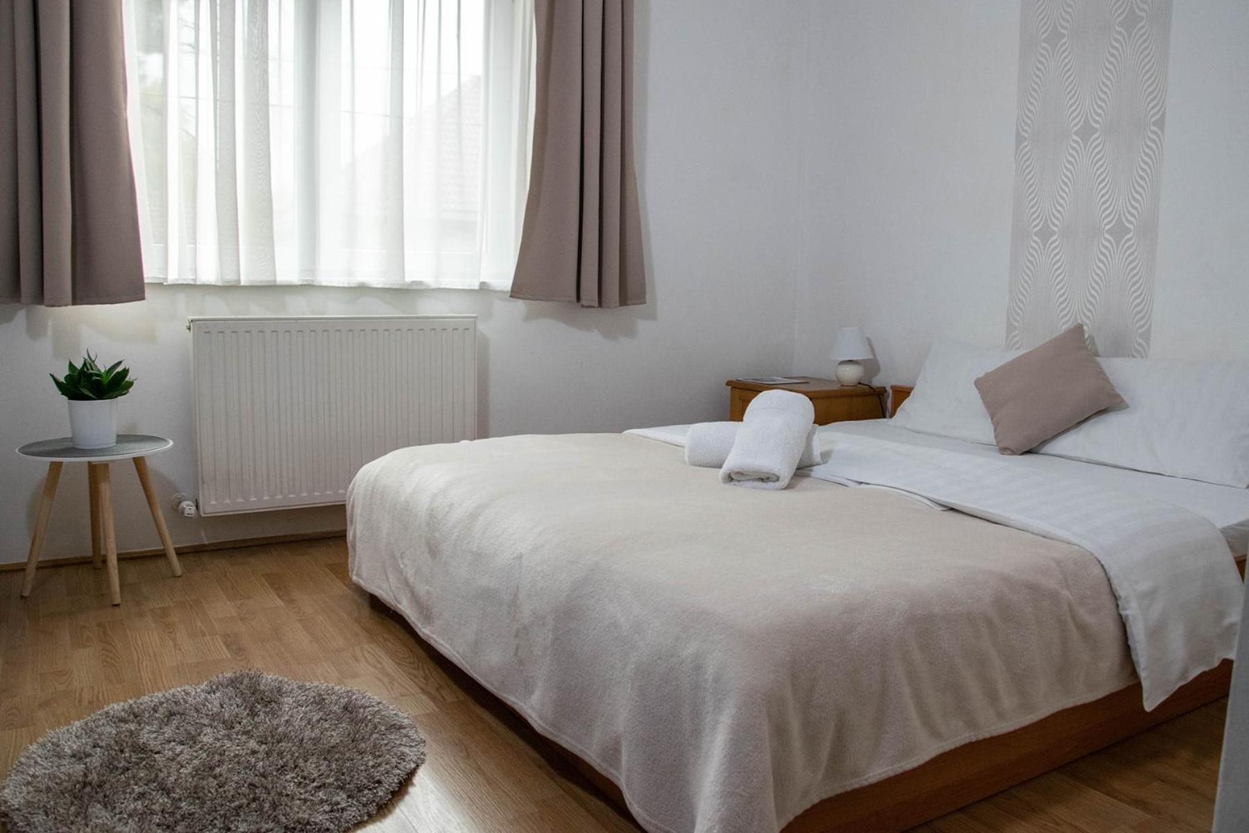 Kiskut Liget Pension Győr Buitenkant foto