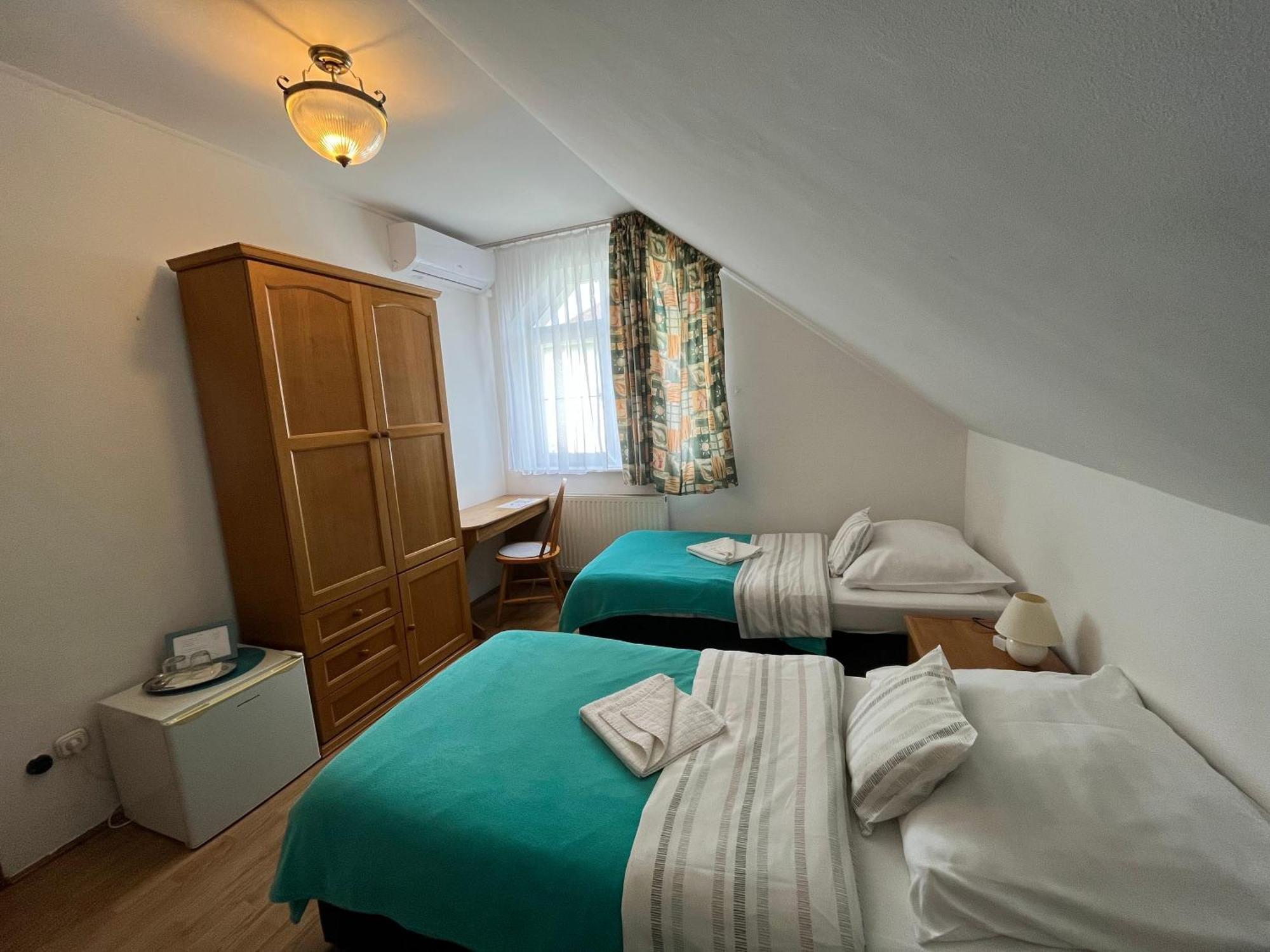 Kiskut Liget Pension Győr Buitenkant foto